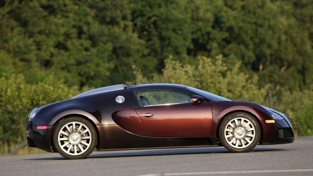 Bugatti Veyron von der Seite