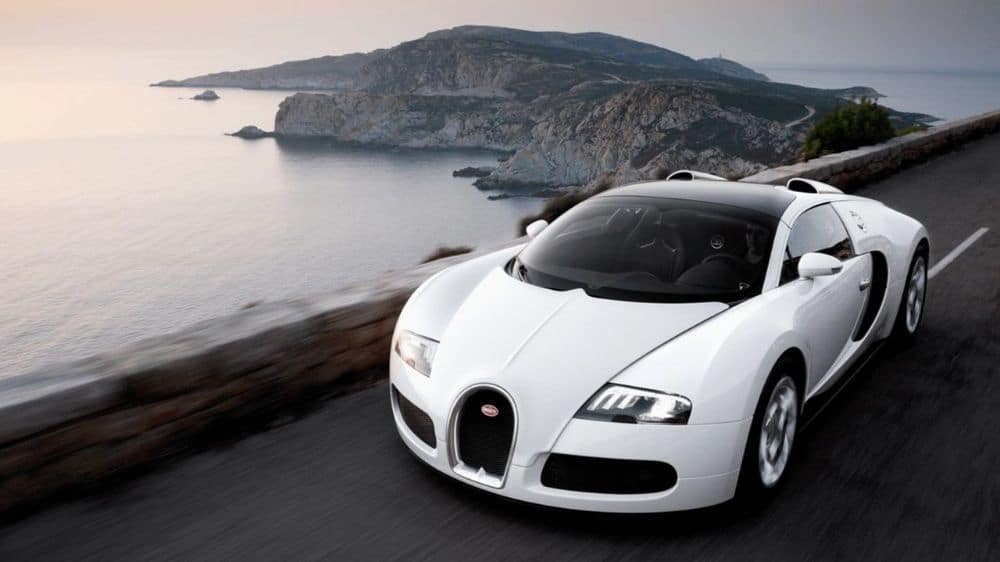 Bugatti Veyron weiß vor Meer