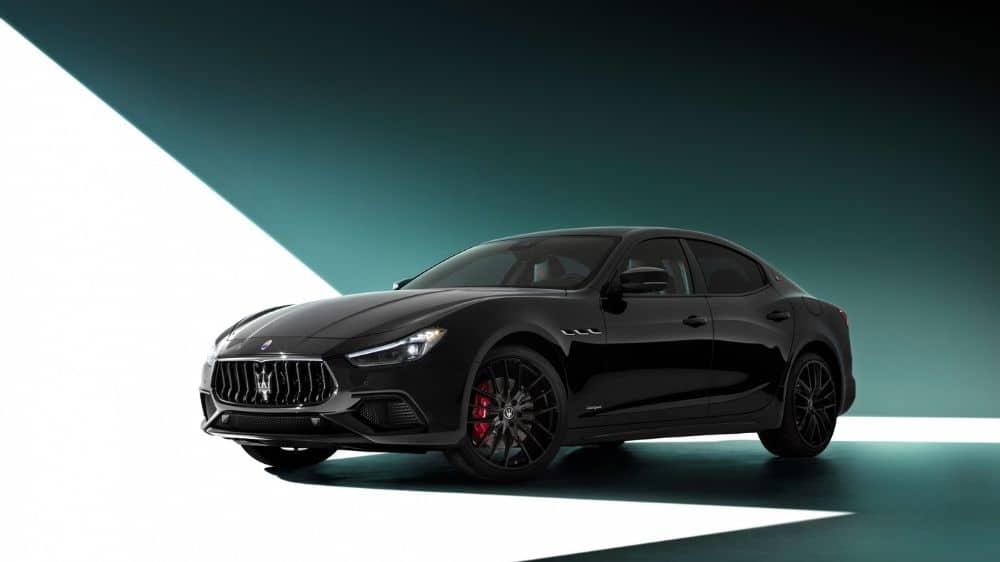 Maserati Ghibli schwarz im Profil