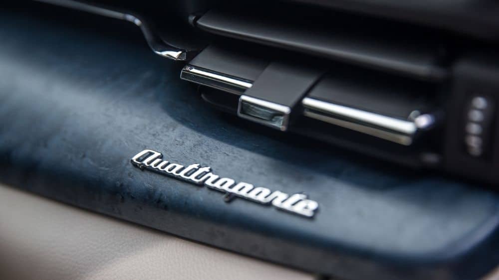 Maserati Quattroporte Schriftzug