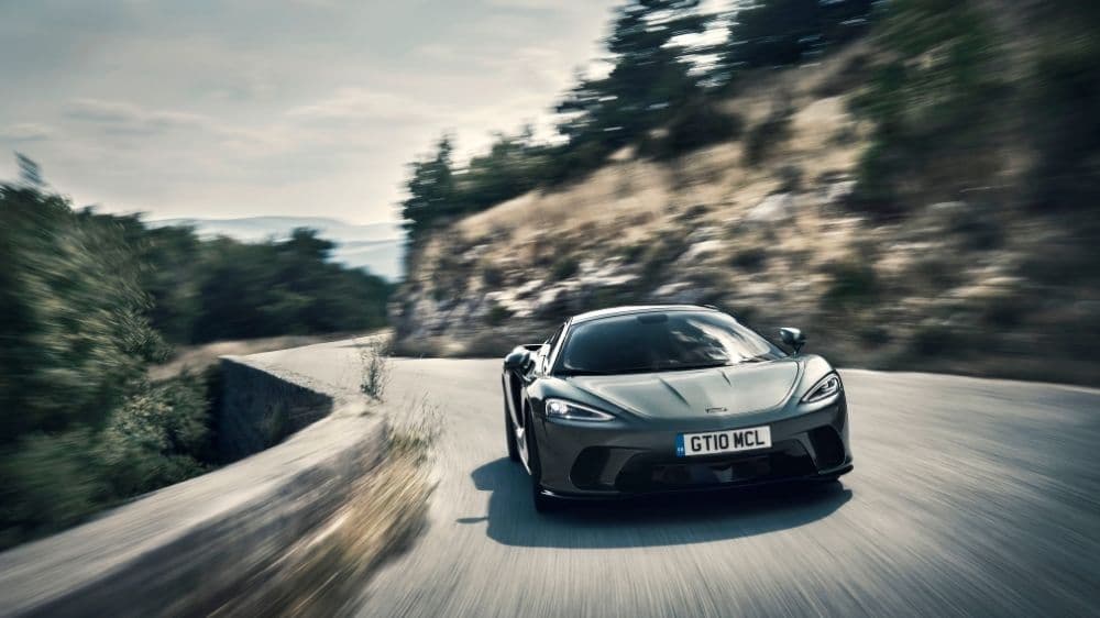 McLaren GT dynamisch in Kurvenfahrten
