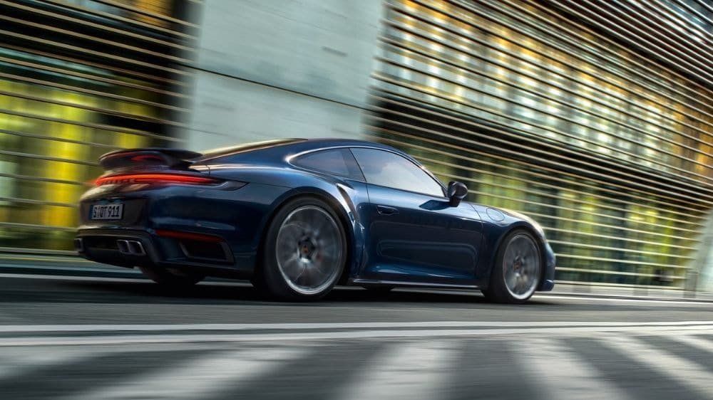 Porsche 911 Turbo blau dynamisch