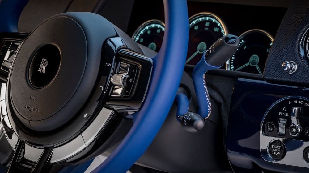 Rolls-Royce Cullinan Lenkrad blau