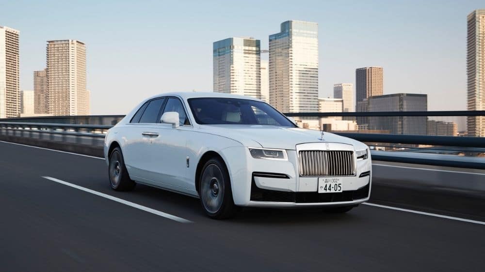 Rolls-Royce Ghost weiß vor City